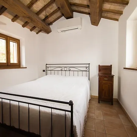 Casetta In Pietra Acqualagna Room photo